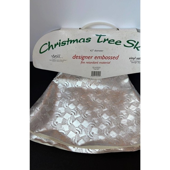 Vinyl Sateen Christmas Silver Tree‎ Skirt 42” - Picture 3 of 3